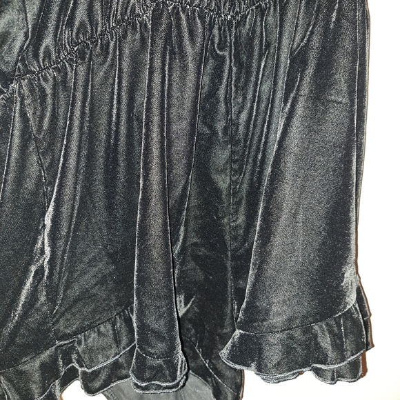 Victoria Secret Velvet V Neck Romper Ruffle Trim Black Relaxed Fit Size Medium - Picture 6 of 8